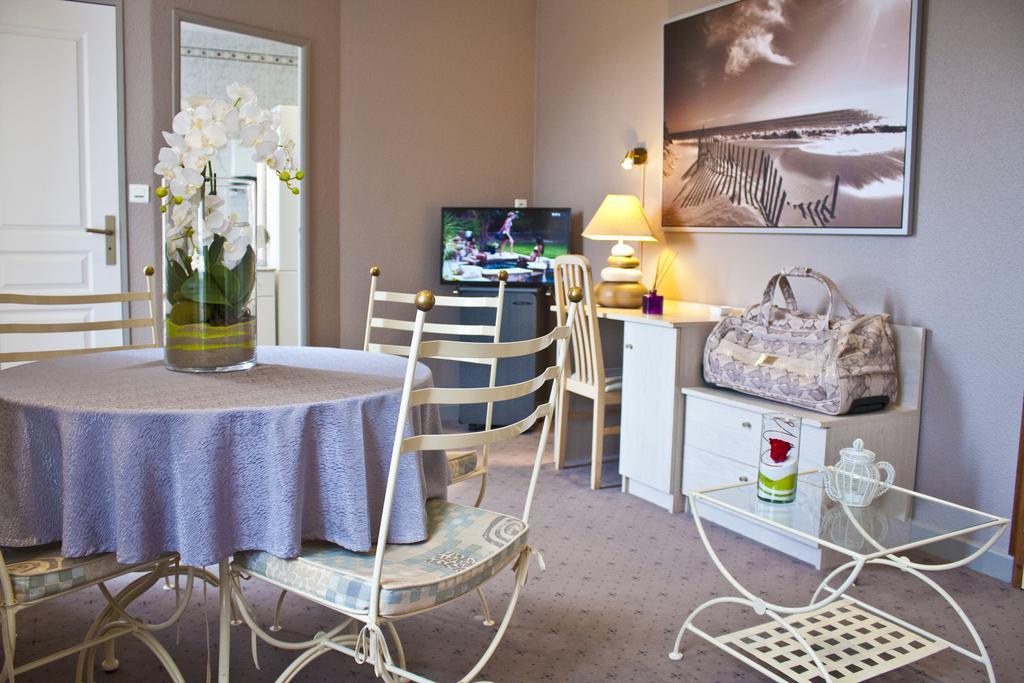 Logis Hotel Beau Site Loubaresse  외부 사진